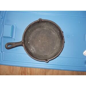 Vintage Unmarked Cast Iron Deep Skillet Chicken Fryer Pour Spout Restorable